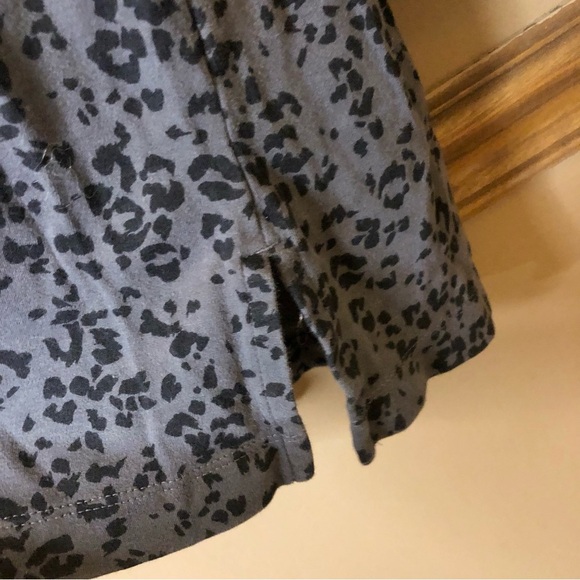 J‎ Jill Animal Cheetah Print Simply Supima V Neck Tunic Top Grey Medium - Picture 4 of 6